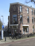 908797 Gezicht op het winkelhoekpand Prins Hendriklaan 16 te Utrecht, met links de Rembrandtkade.N.B. bouwjaar: ...